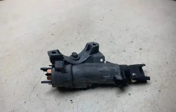 Volkswagen PASSAT B5.5 Ignition lock 4B0905851A