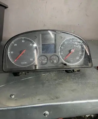 Volkswagen Touran I Speedometer (instrument cluster) 1T0920962A V0003000 VWZ7Z0E2296467