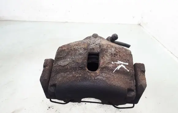 Volkswagen Touran I Front brake caliper