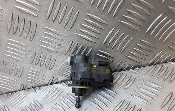 Nissan Juke I F15 Headlight level adjustment motor 89095040