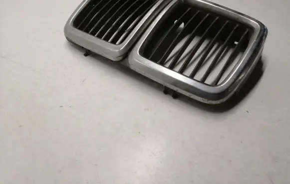 BMW 7 E32 Front grill 19086970 5113