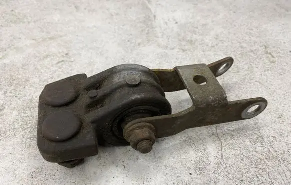 Engine mount bracket