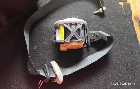 Nissan Note (E11) Front seatbelt 86884BH10A