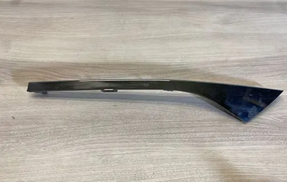 Hyundai Santa Fe Front bumper upper radiator grill 863542w010