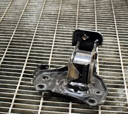 Lexus NX Engine mount bracket