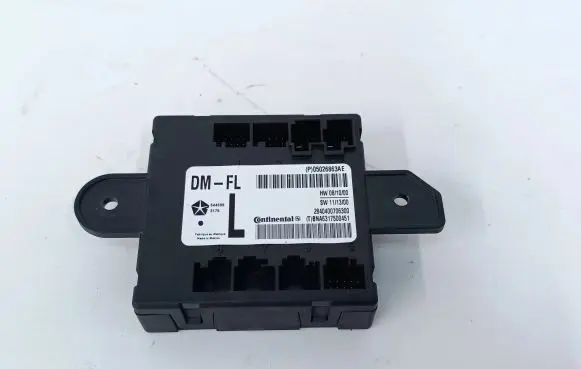 Chrysler Town & Country V Door control unit/module 05026863AE