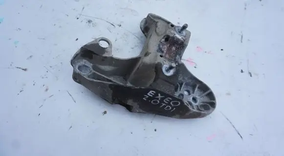 Seat Exeo (3R) Engine mounting bracket 8E0199351M