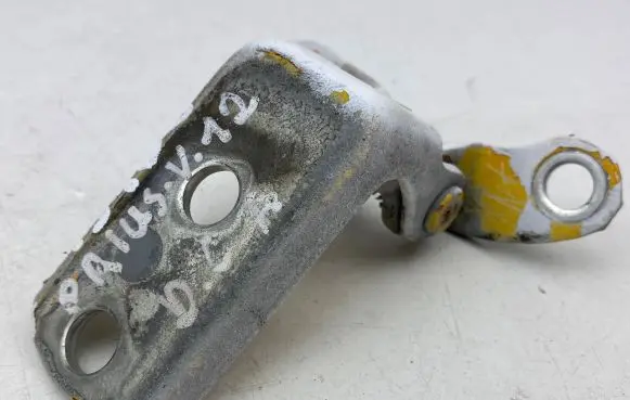 Toyota Prius+ (ZVW40) Rear door lower hinge