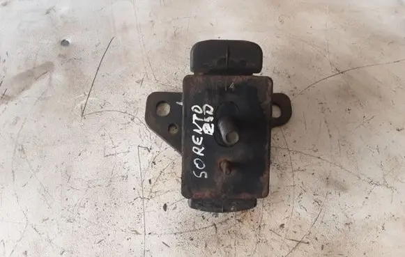 KIA Sorento Engine mount bracket 218123E150