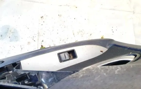 Toyota Avensis T250 Electric window control switch