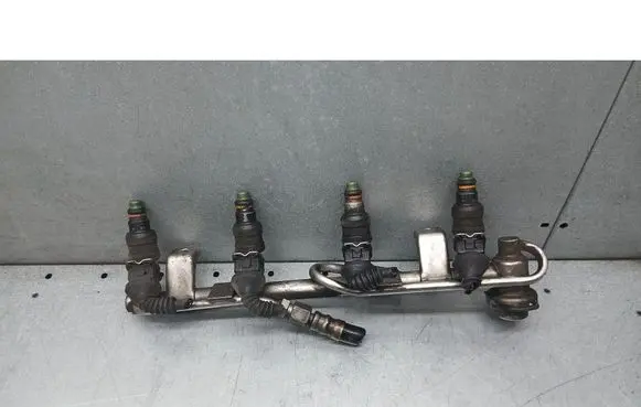 Fuel injector supply line/pipe