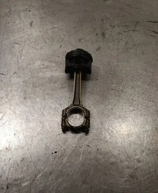 Ford Focus Piston with connecting rod 