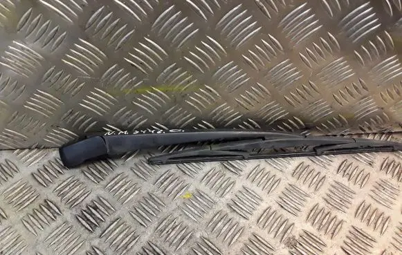 Nissan Murano Z50 Rear wiper blade arm
