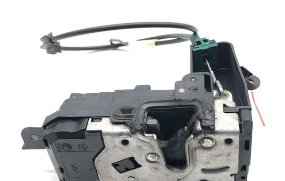 Opel Astra H Front door lock 13210748