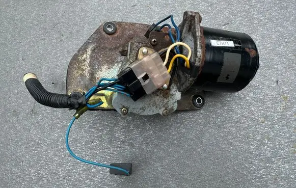 Isuzu Trooper Wiper motor