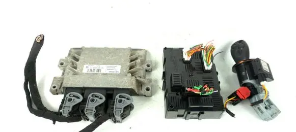 Renault Clio III Engine control unit/module ECU 8200522357 8200510536