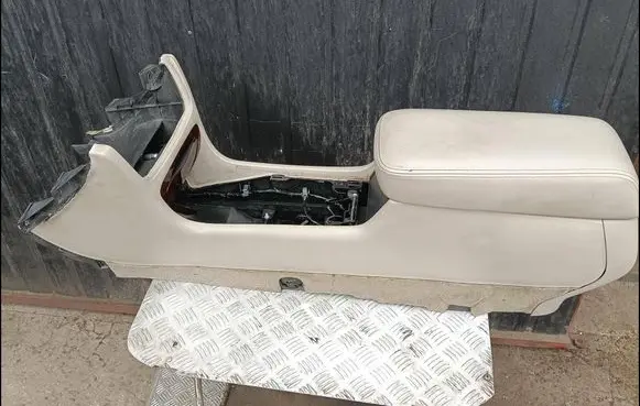 Cadillac DeVille Center console