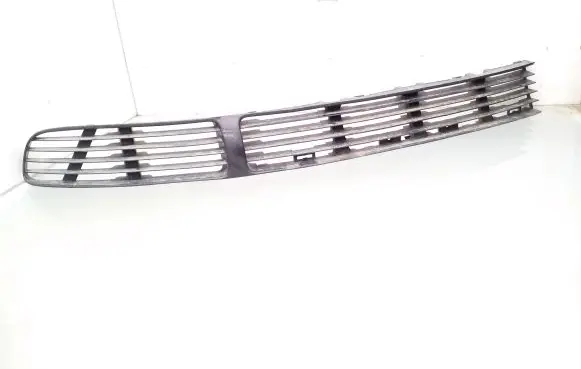 Volkswagen PASSAT B5 Front bumper lower grill 3B0853677B