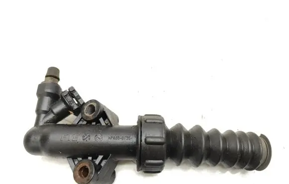 Clutch slave cylinder