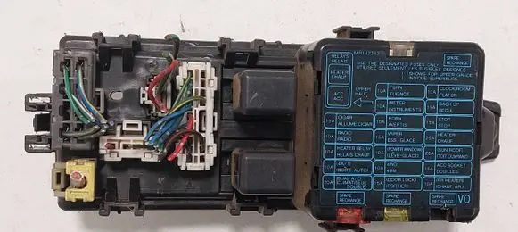 Mitsubishi Pajero Fuse box set MB183865 0528D