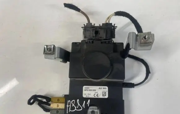 Audi A3 S3 8P Antenna control unit 8p0035225