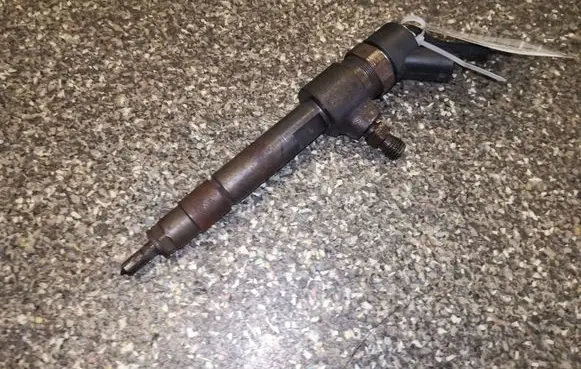 Opel Zafira B Fuel injector 0445110276