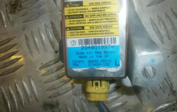 Toyota Avensis T220 Airbag control unit/module 8983005010