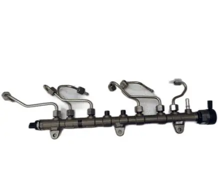 BMW 5 G60 G61 Fuel injector supply line/pipe 