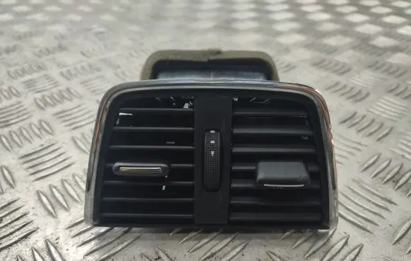 Rear air vent grill