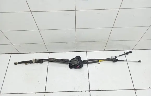 Renault Megane III Gear shift cable linkage 8200781046