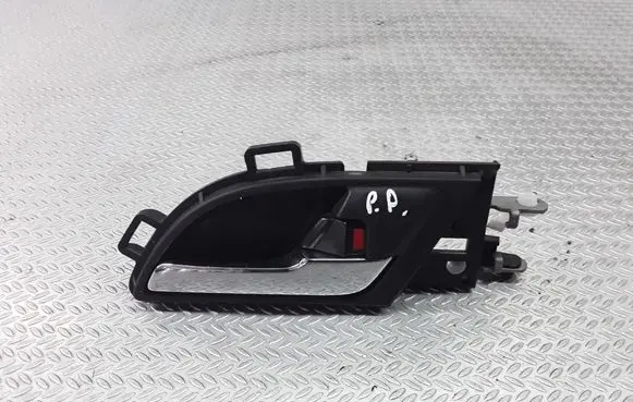 Honda CR-V Front door interior handle