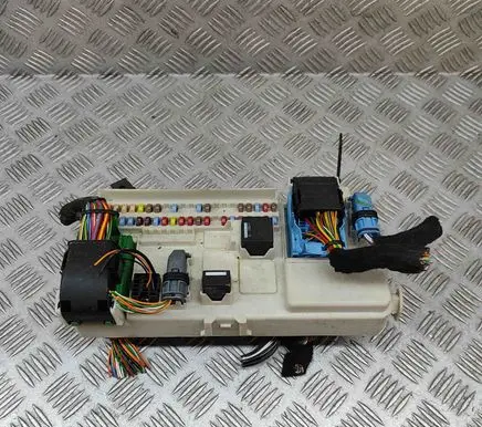 Volvo V50 Fuse module 5190968A2 31296881