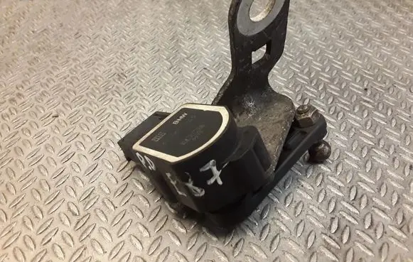 BMW 1 E81 E87 Air suspension front height level sensor 6785205