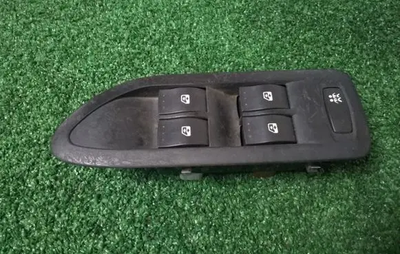 Renault Megane I Electric window control switch 317515H 015088A