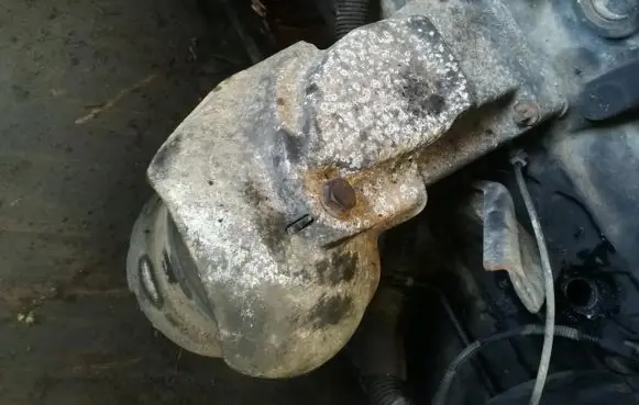 Engine mounting bracket