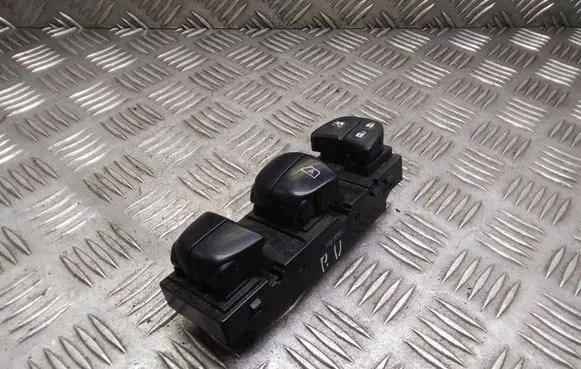 Nissan Qashqai Electric window control switch