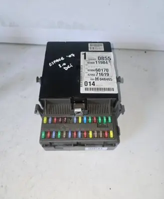 Renault Espace - Grand espace IV Relay mounting block 8200660170 8200811984 3940402
