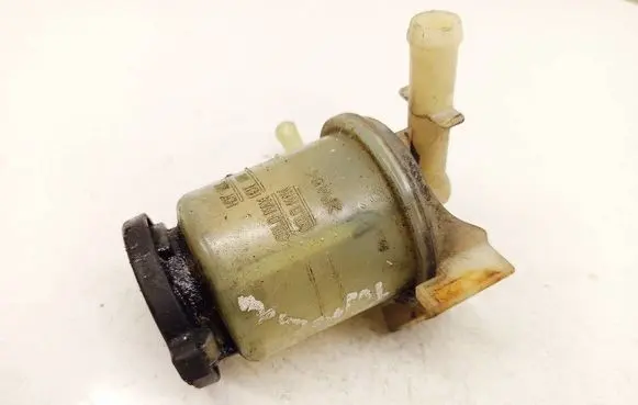 Toyota Avensis T250 Power steering fluid tank/reservoir 