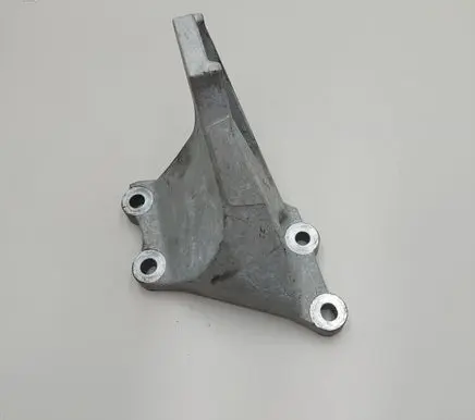 Nissan Leaf II (ZE1) Engine mounting bracket
