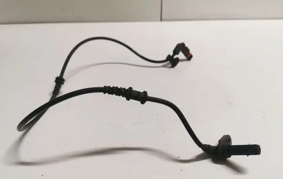 Mercedes-Benz E W212 ABS brake wheel speed sensor A2129050701