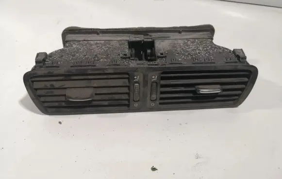 Volkswagen PASSAT B6 Dash center air vent grill 3C2819728D