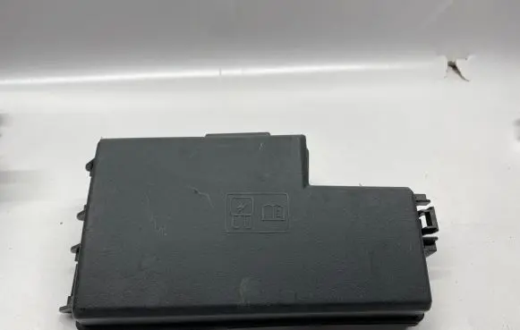 Ford Mustang VI Fuse box cover