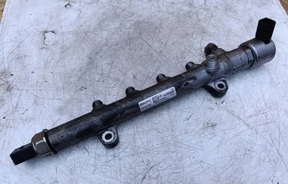 Mercedes-Benz E W212 Fuel main line pipe A6510700700 R9144Z240A 1511190320