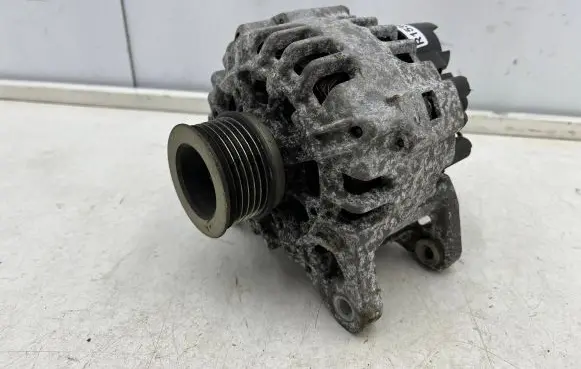 Renault Scenic II - Grand scenic II Generator/alternator 8200810621C TG9B053