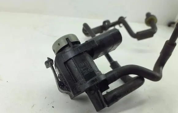 Volkswagen PASSAT B6 Turbo solenoid valve 1K0906283A