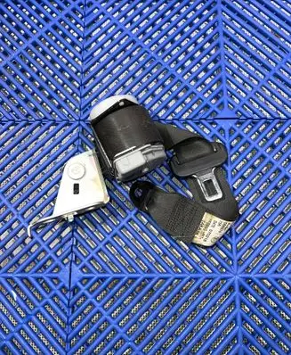 Toyota Auris E180 Middle seatbelt (rear) C7092