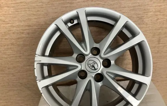 Toyota Avensis T270 R17 alloy rim HL45693