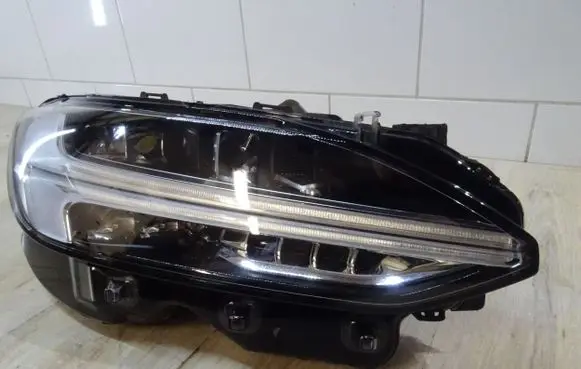 Volvo S90, V90 Headlight/headlamp 32228317