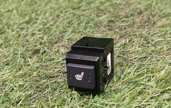 Land Rover Range Rover L322 Seat heating switch YUF500120PVJ