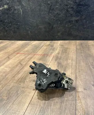 Mercedes-Benz E W211 Fuel injection high pressure pump A6110701401 4031718 0445010048